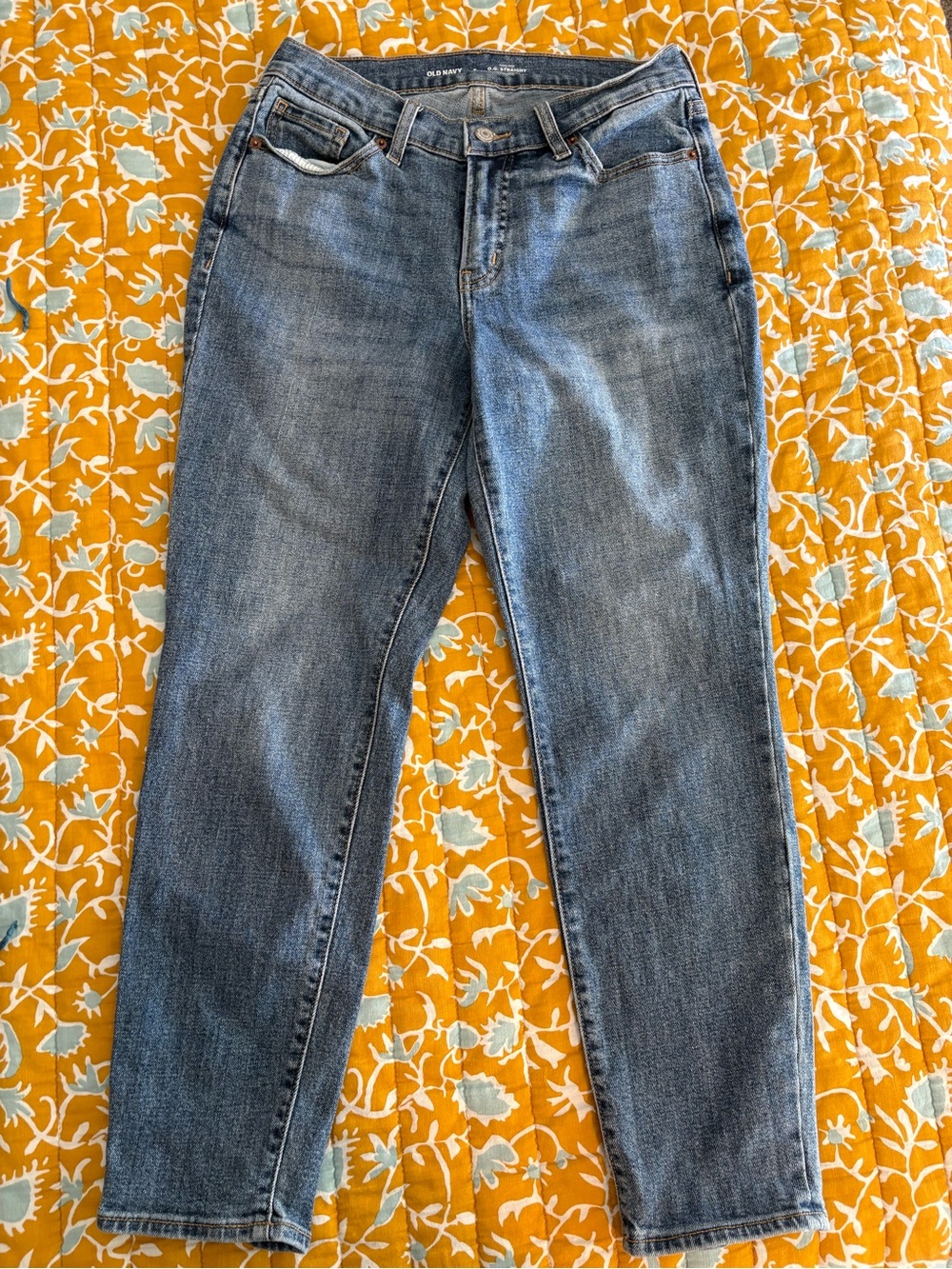 Old Navy Women's Straight leg Jeans in Blue Wash
